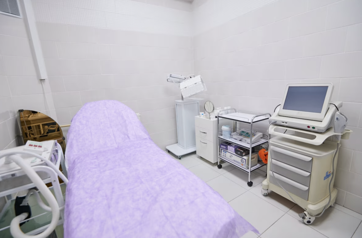 530348553__https://filllin.ru/api/media/clinic/221b4534-95ee-4323-aeb1-6a928ee7a70a-67618e0e145943c8628e7ed5.png