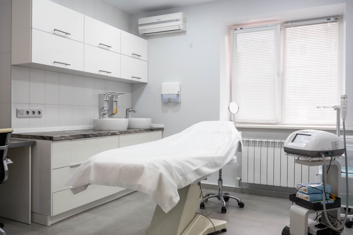 249262858__https://filllin.ru/api/media/clinic/3a277a09-970f-4b43-b694-630e5629da14-6641d6971b708b73903b2c1d.png