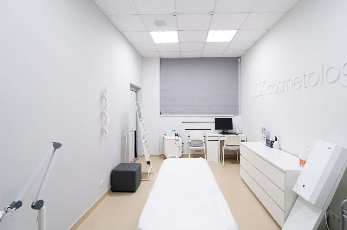 393073885__https://filllin.ru/api/media/clinic/3e51aaff-1593-49c8-9980-54dcd64c855a-6641d6971b708b73903b2c1d.png