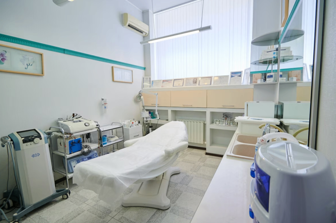 530348553__https://filllin.ru/api/media/clinic/400d21b6-3ee6-4468-9e25-8e596a5755ec-67618e0e145943c8628e7ed5.png