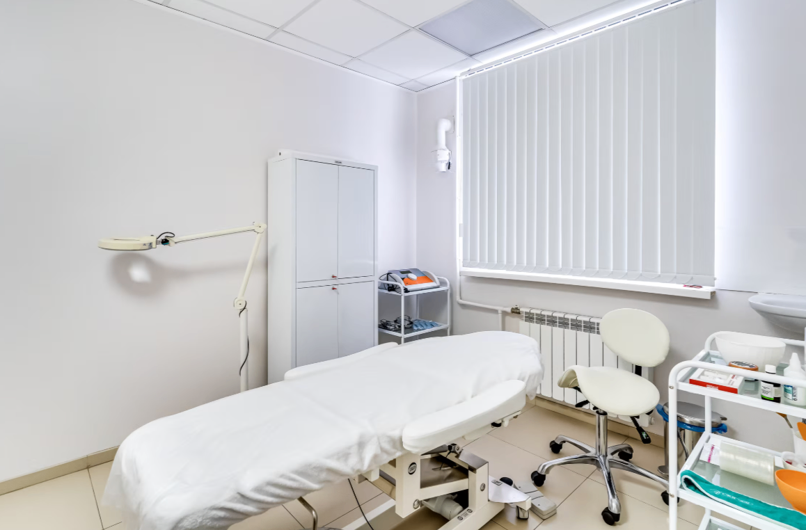 305905307__https://filllin.ru/api/media/clinic/42f01f6b-73f3-4537-b302-9a03c042c7bc-6641d6971b708b73903b2c1d.png
