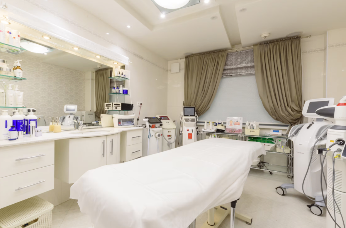 208851232__https://filllin.ru/api/media/clinic/48ae063c-d0cb-4e31-b9ed-100d001f515e-6641d6971b708b73903b2c1d.png