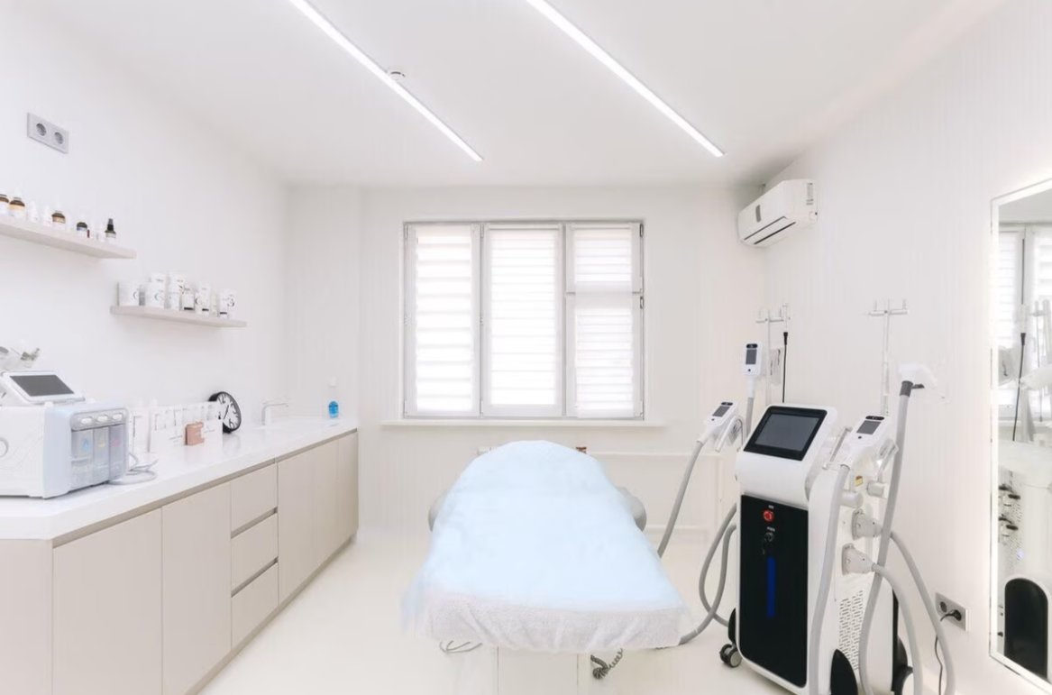 209127875__https://filllin.ru/api/media/clinic/5cee75d5-2ab2-45a4-b623-541c3befb065-6641d6971b708b73903b2c1d.png