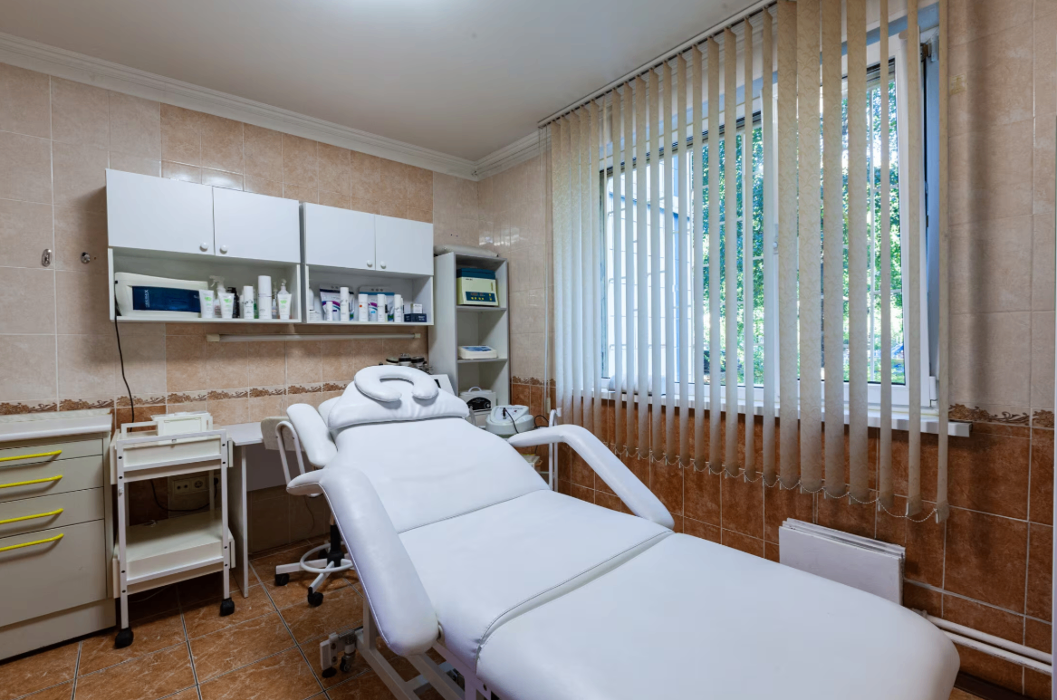 101238996__https://filllin.ru/api/media/clinic/62f6dc38-a1e9-45b3-bd8e-c589183b17f3-6641d6971b708b73903b2c1d.png