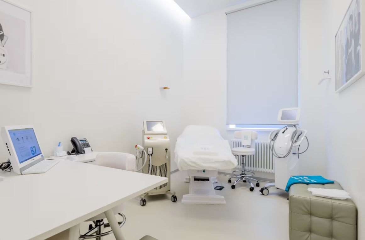 705777327__https://filllin.ru/api/media/clinic/77851141-5349-4e3f-a416-6622e06bfd2c-68d2b334d611ae3c0dcef079.png