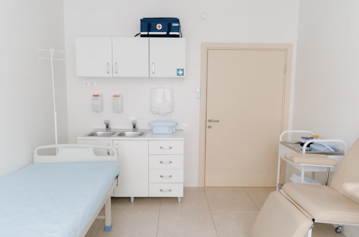 142304567__https://filllin.ru/api/media/clinic/801502b5-942e-4e63-9831-354f923e9d9f-6641d6971b708b73903b2c1d.png