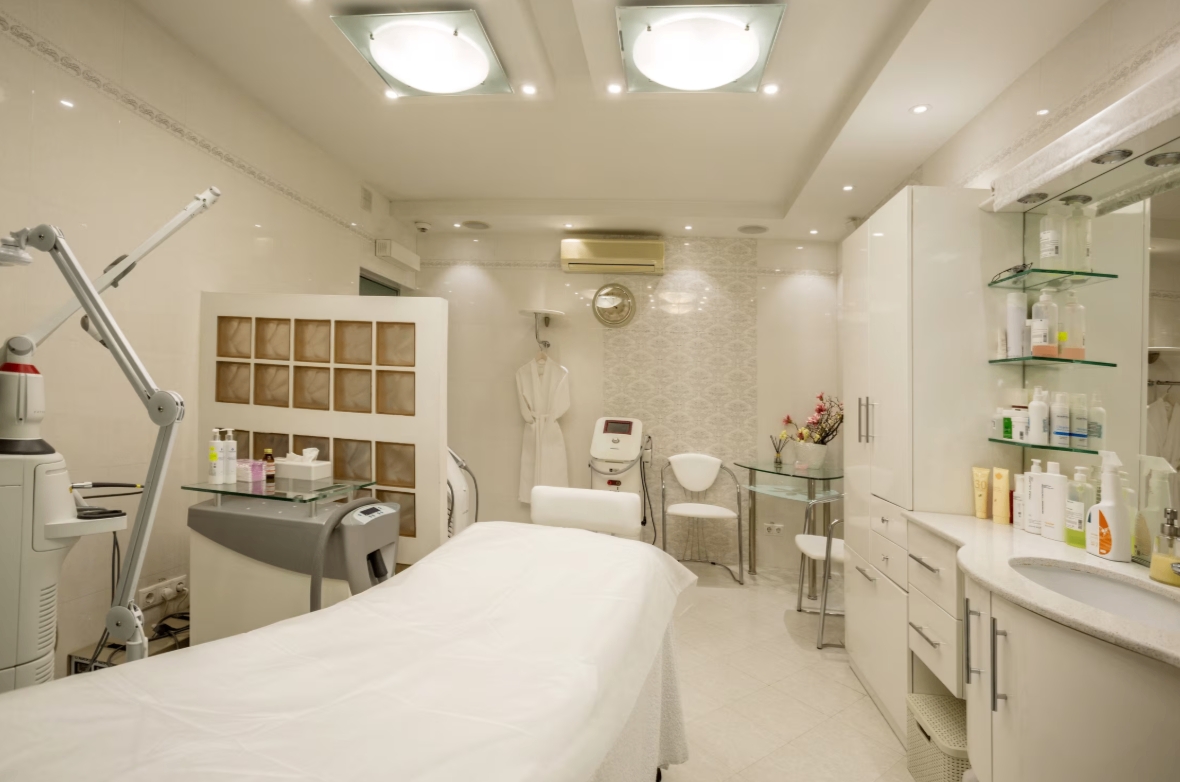 208851232__https://filllin.ru/api/media/clinic/96be346b-67fc-46d6-9b74-26c094b557ee-6641d6971b708b73903b2c1d.png