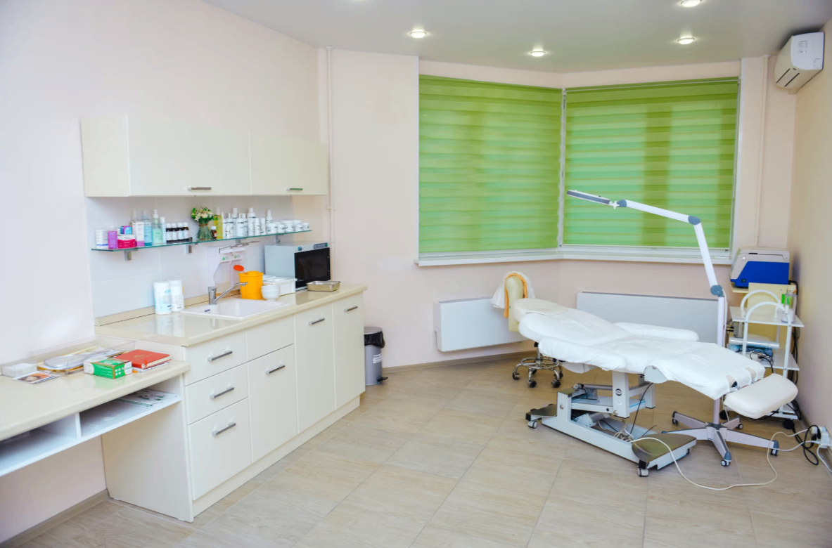 142412080__https://filllin.ru/api/media/clinic/ce042f7e-facf-41d8-846f-66a99809376f-6641d6971b708b73903b2c1d.png