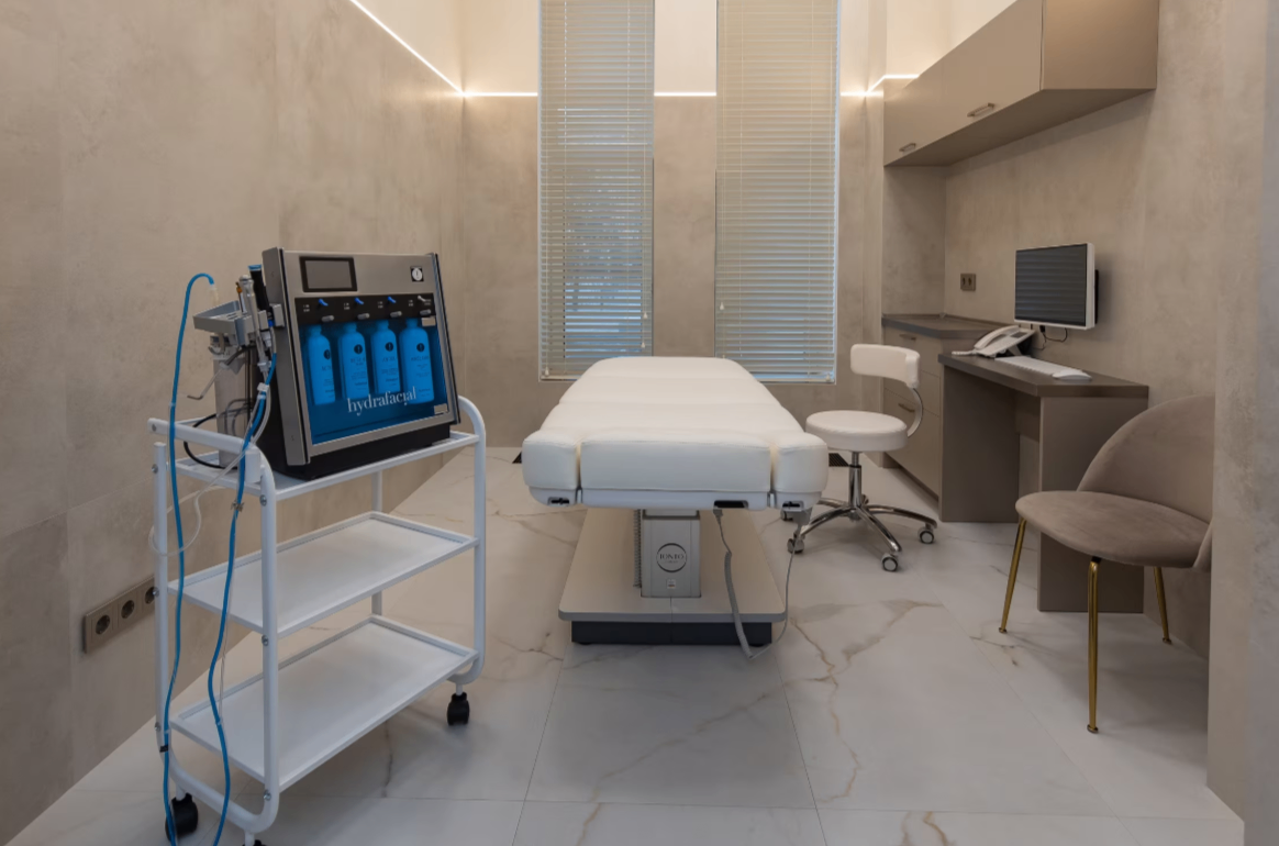 208488702__https://filllin.ru/api/media/clinic/e1944a54-49ec-425a-ade3-de997f10b053-6641d6971b708b73903b2c1d.png