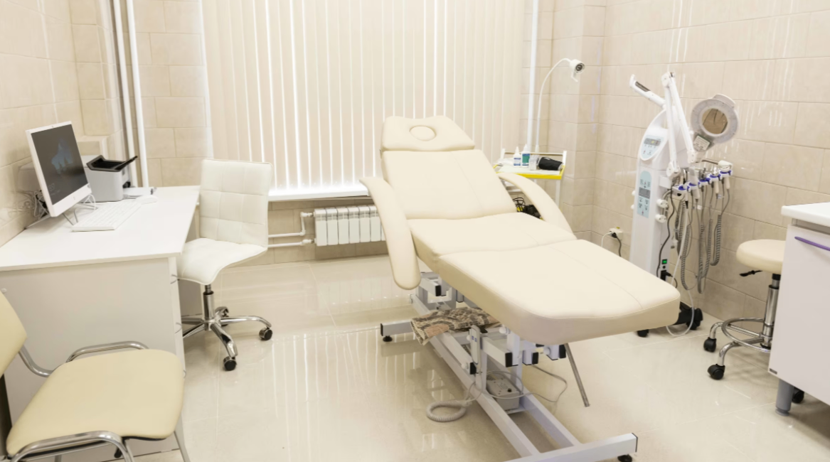 195566165__https://filllin.ru/api/media/clinic/e50eb155-6a07-4234-bd1b-7fcbaed5cf90-6641d6971b708b73903b2c1d.png